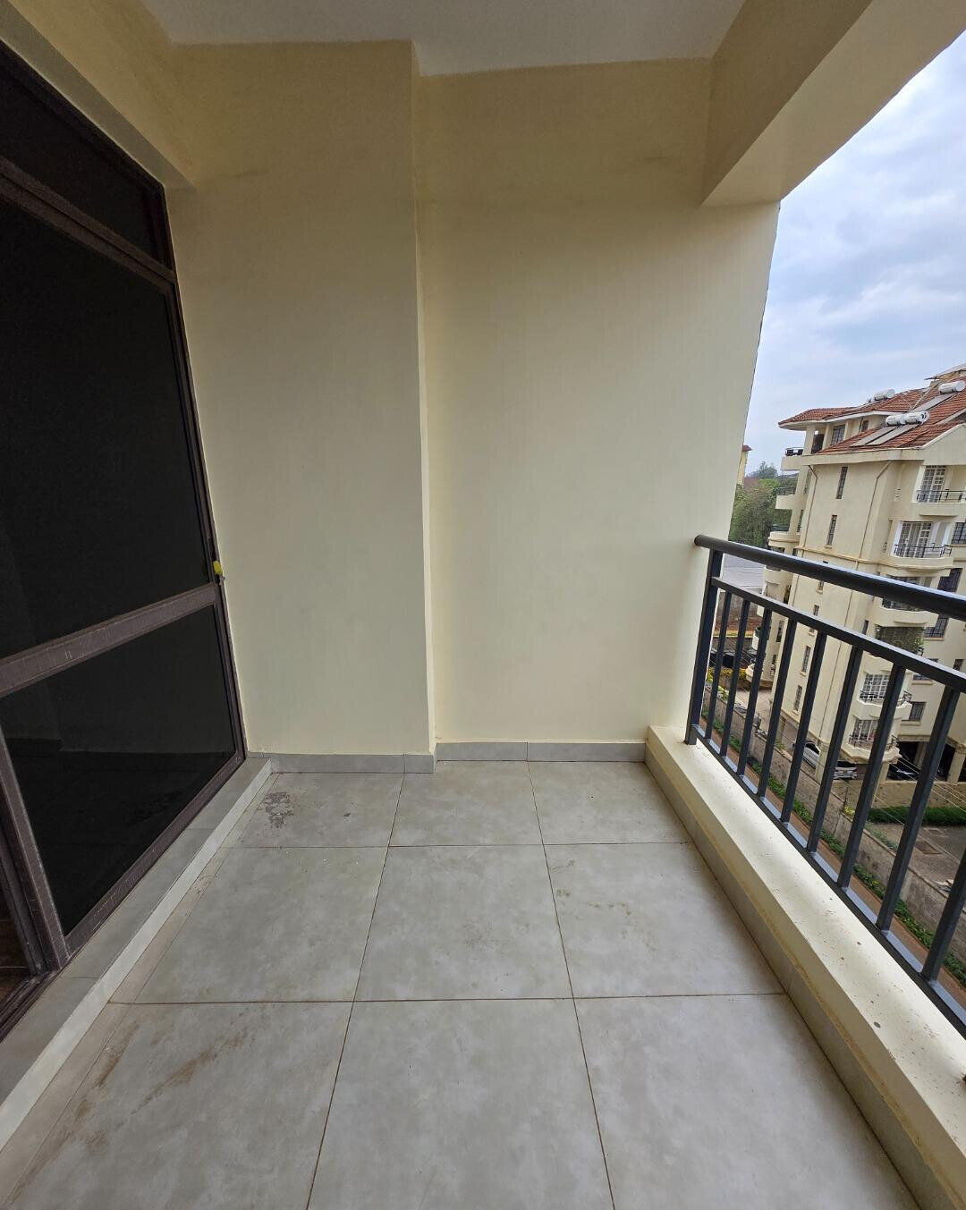 3BR All-Ensuite with Rooftop Pool & Sauna - Lavington