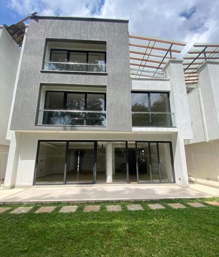 4BR Villa in Gated 8-Home Court with DSQ - Lavington