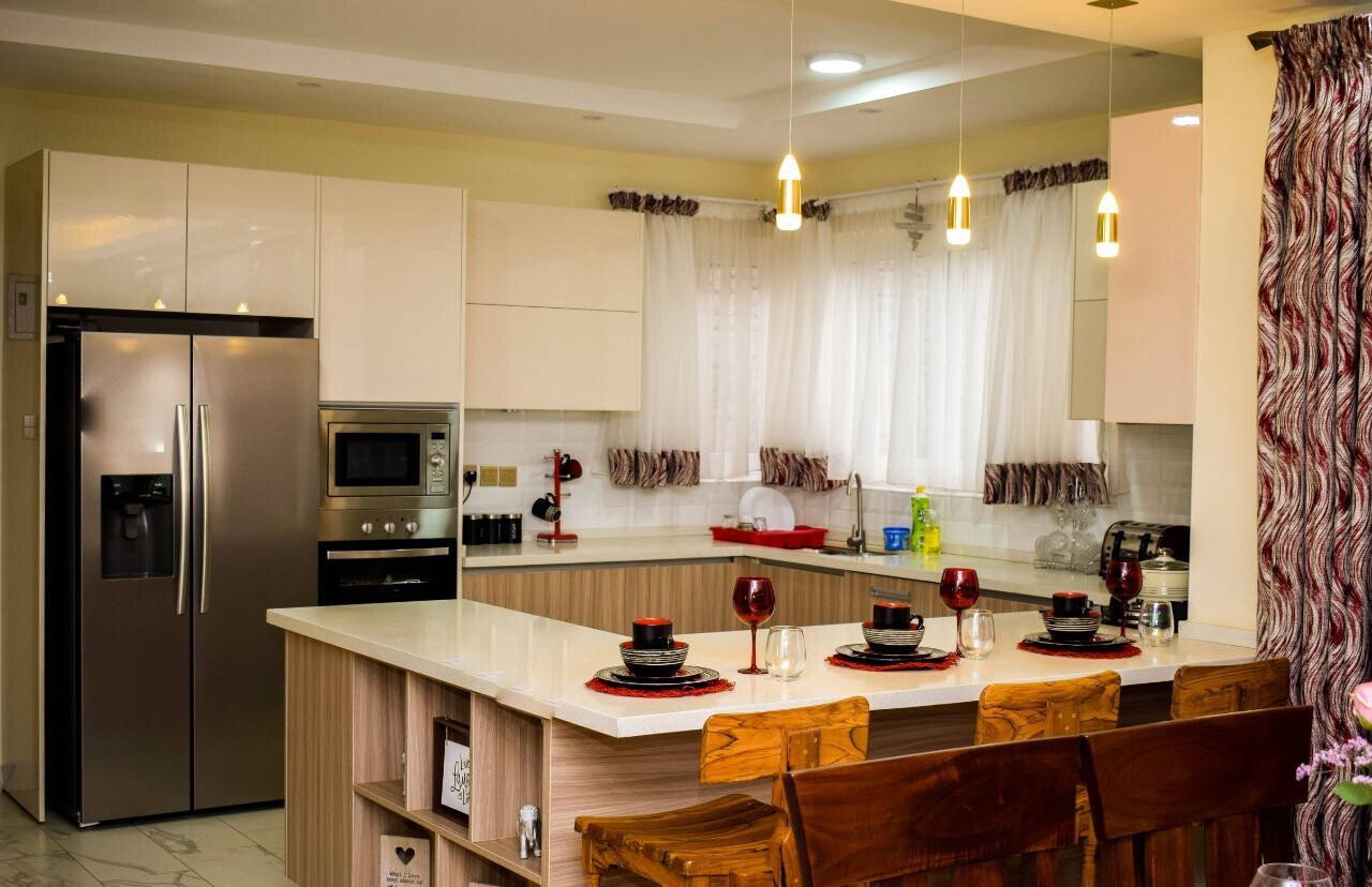 4BR Villa with Private Gym & Spa Access - Runda