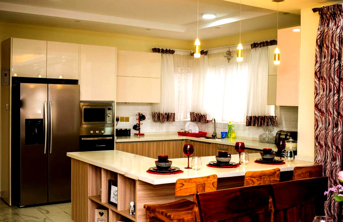 4BR Villa with Private Gym & Spa Access - Runda