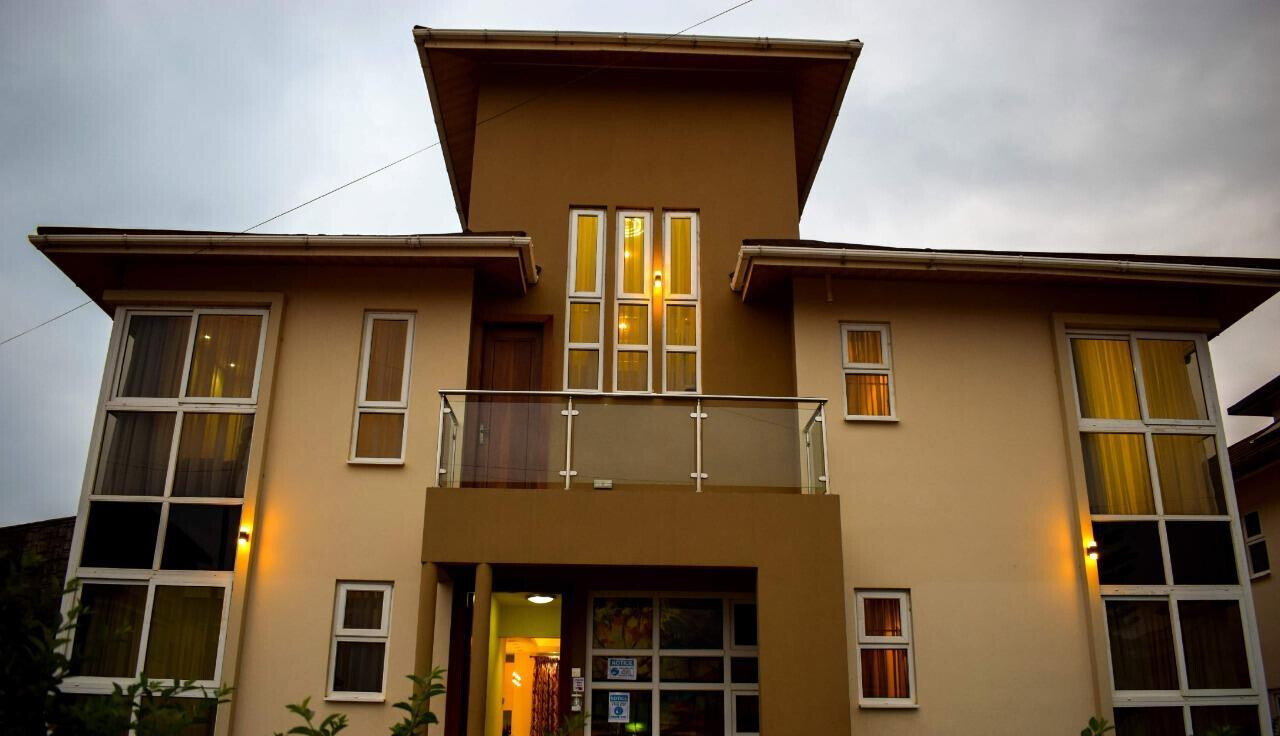 4BR Villa with Private Gym & Spa Access - Runda