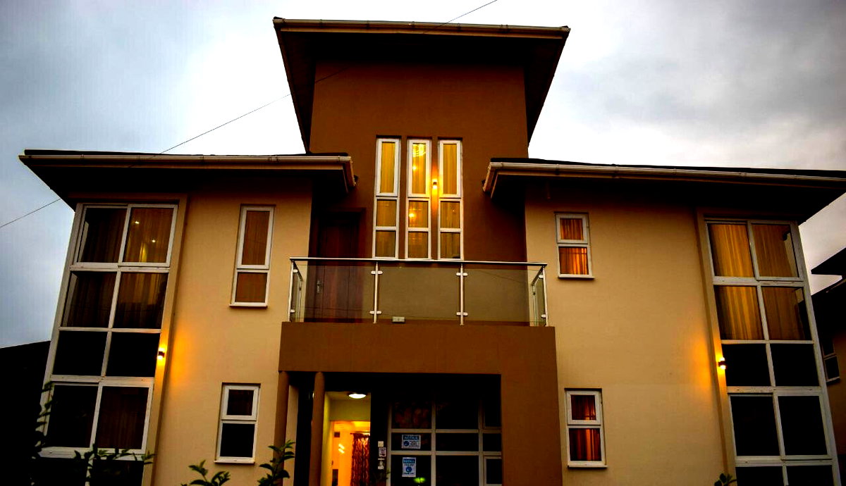 4BR Villa with Private Gym & Spa Access - Runda