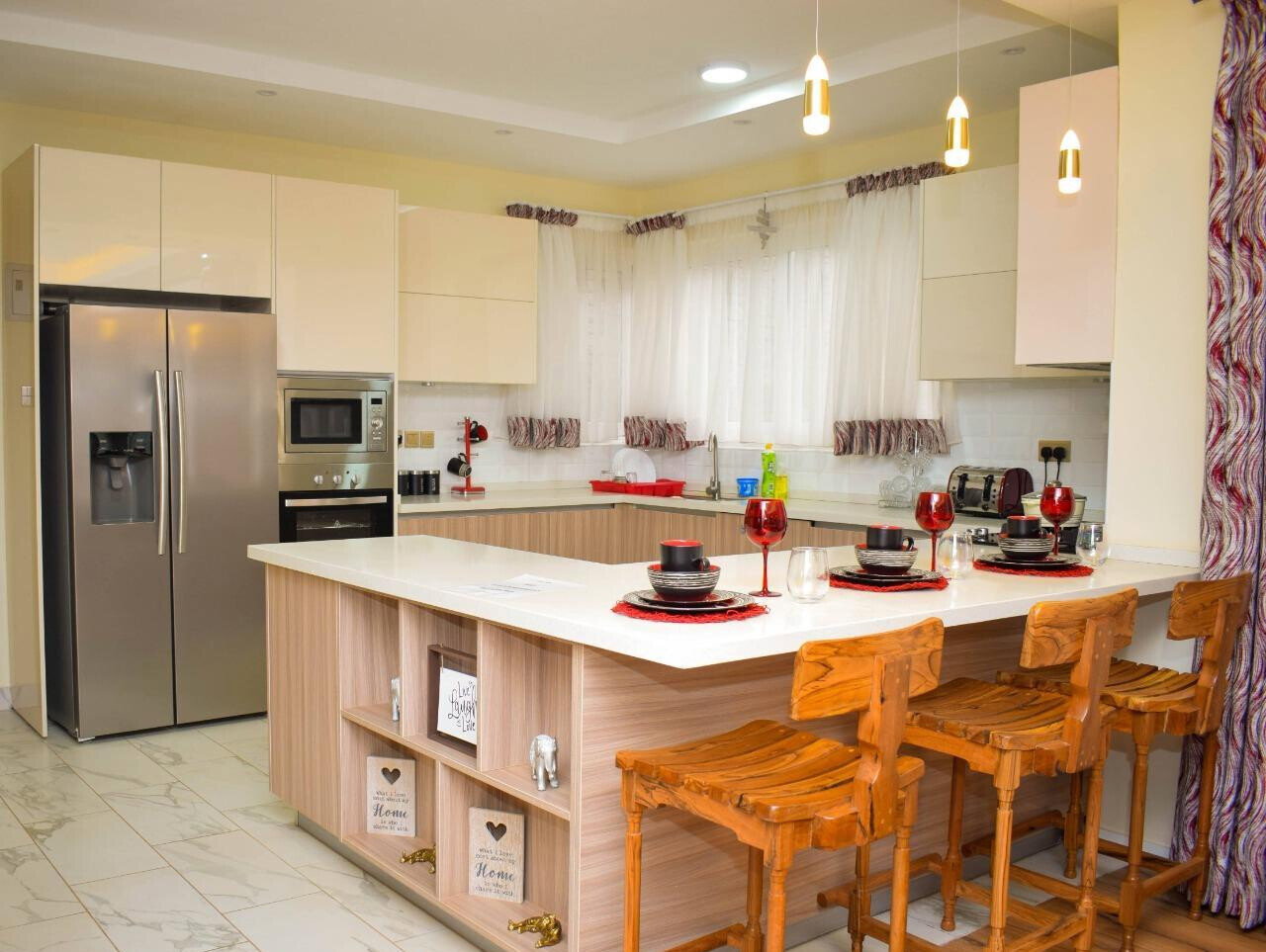4BR Villa with Private Gym & Spa Access - Runda