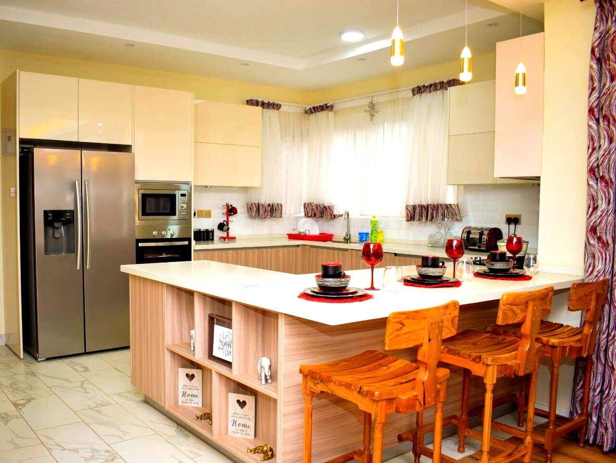 4BR Villa with Private Gym & Spa Access - Runda
