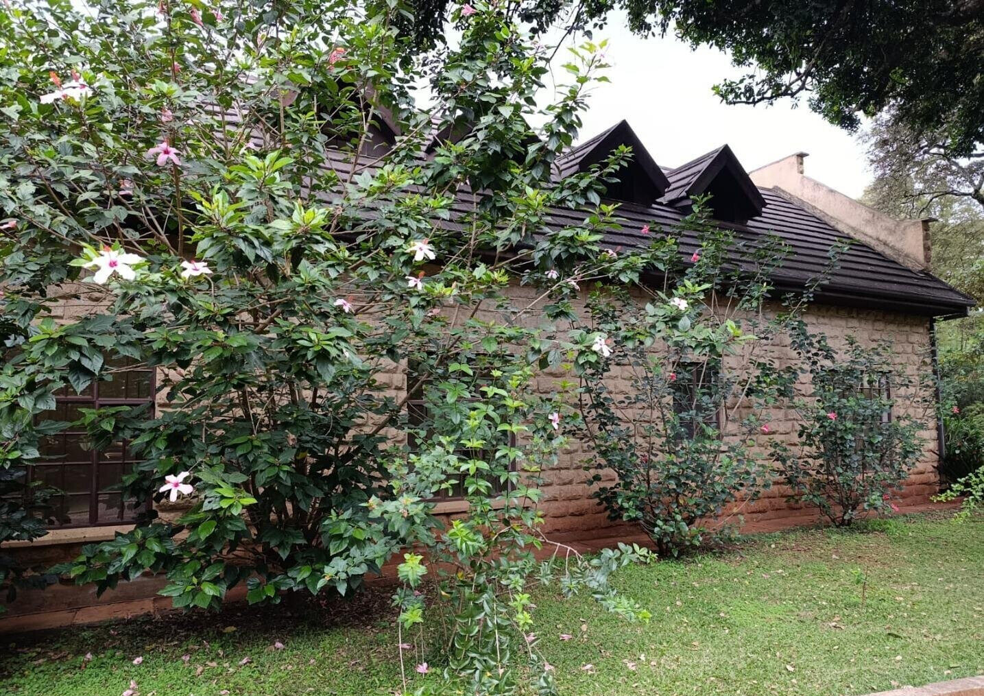 5-Ensuite Townhouse with DSQ & Mature Garden – Hardy, Karen