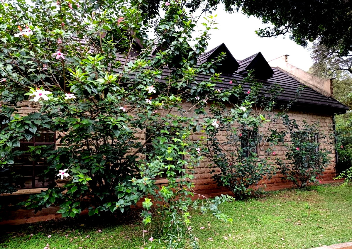 5-Ensuite Townhouse with DSQ & Mature Garden – Hardy, Karen