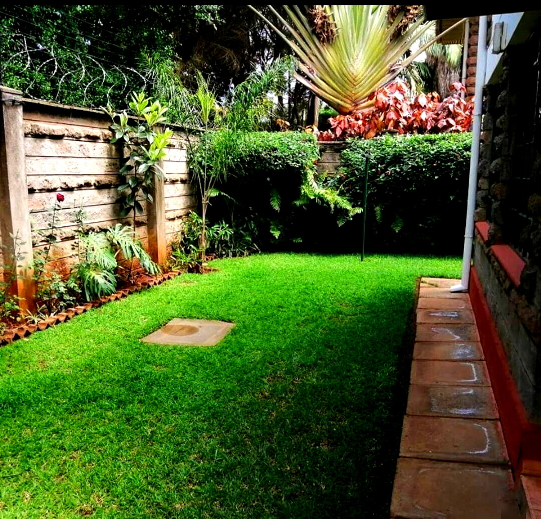 4-Bed Townhouse with Fireplace & Private Garden - Lavington