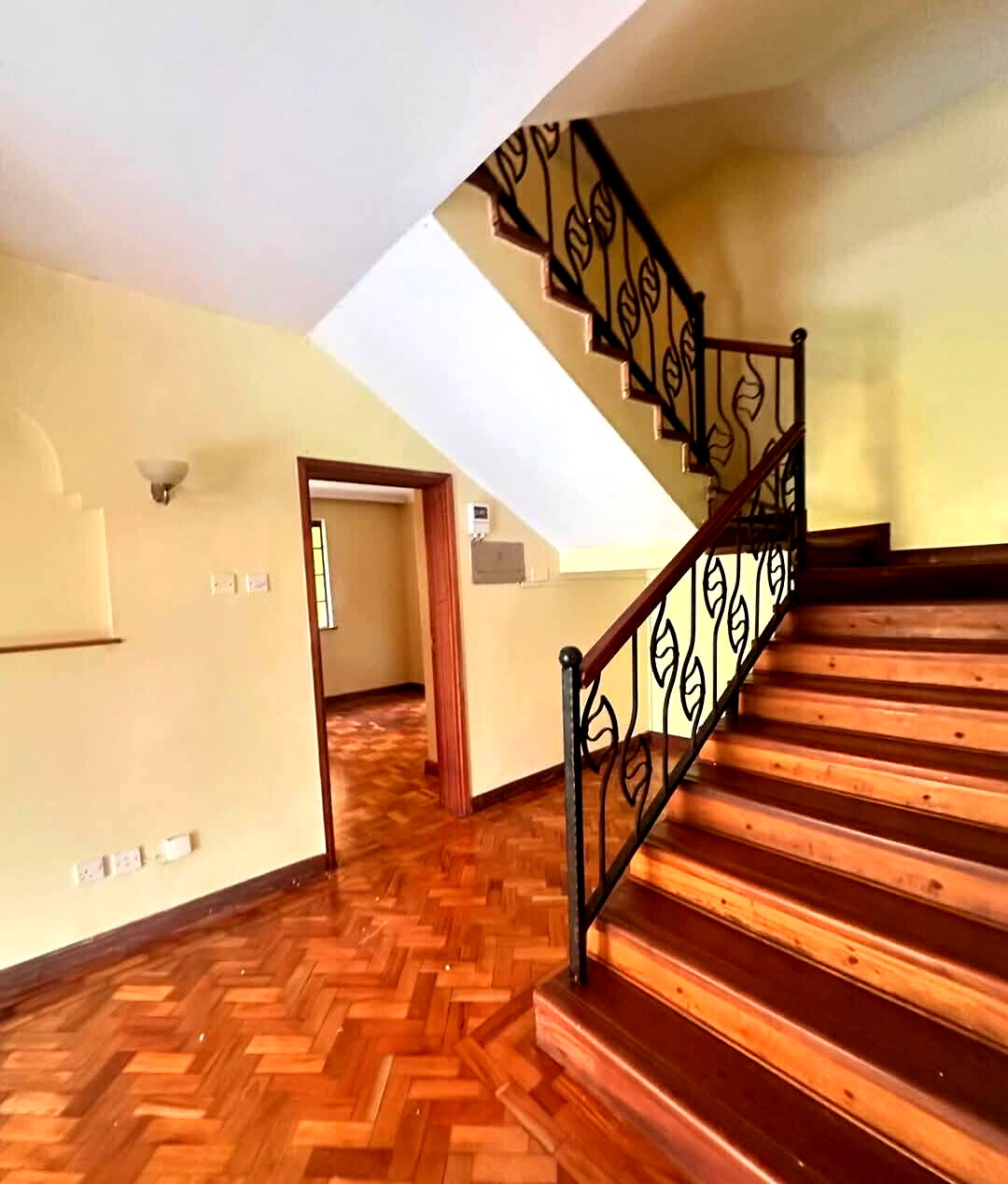 5-Ensuite Townhouse with DSQ & Pantry - Lavington