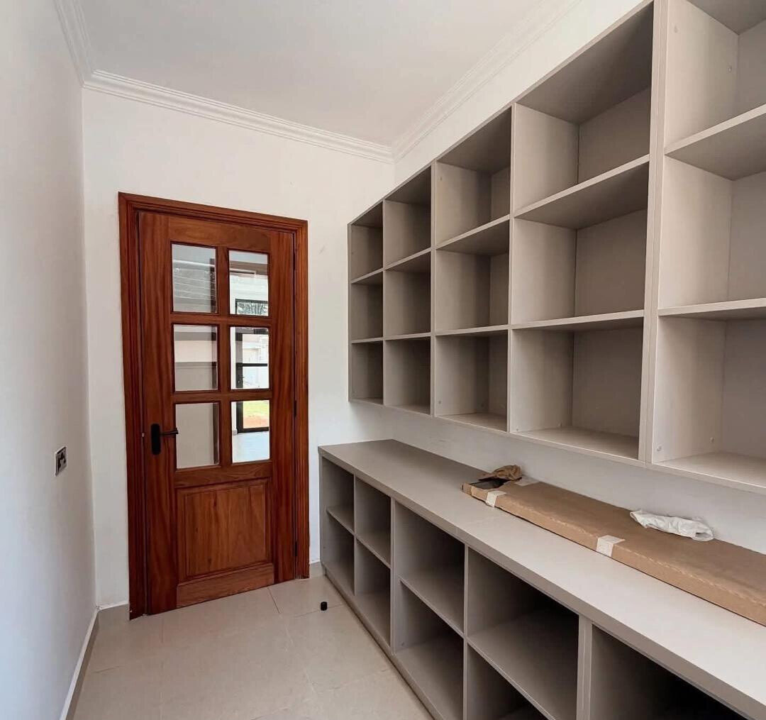 5-Ensuite Townhouse with Rooftop Terrace & Gazebo – Karen