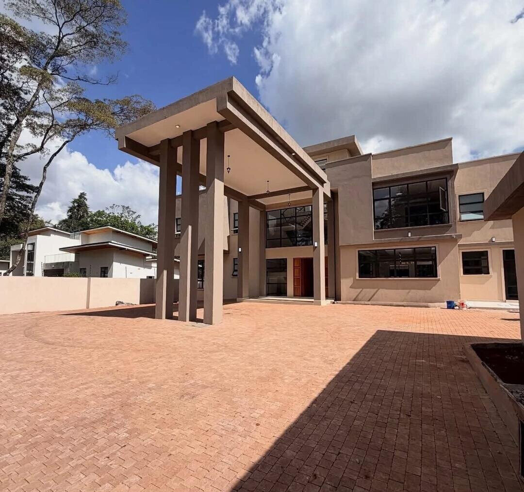 5-Ensuite Townhouse with Rooftop Terrace & Gazebo – Karen