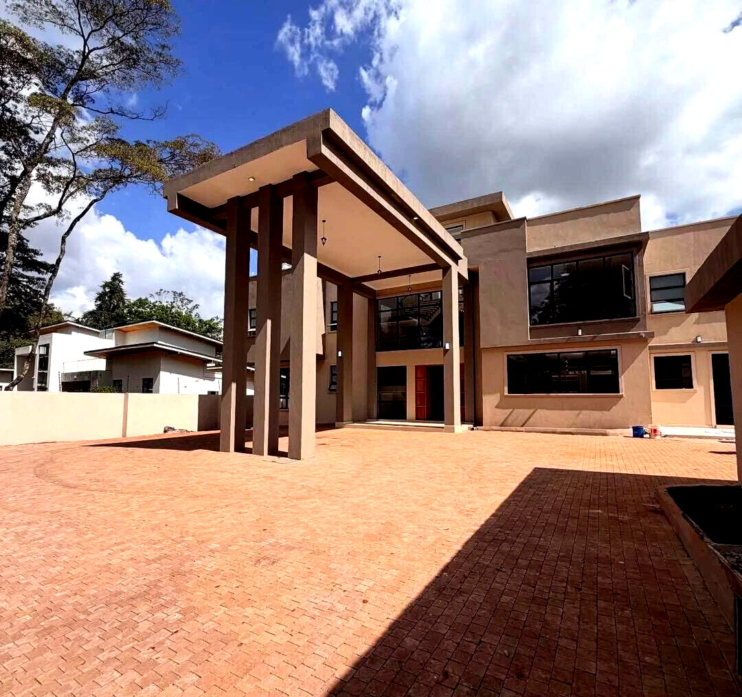 5-Ensuite Townhouse with Rooftop Terrace & Gazebo – Karen