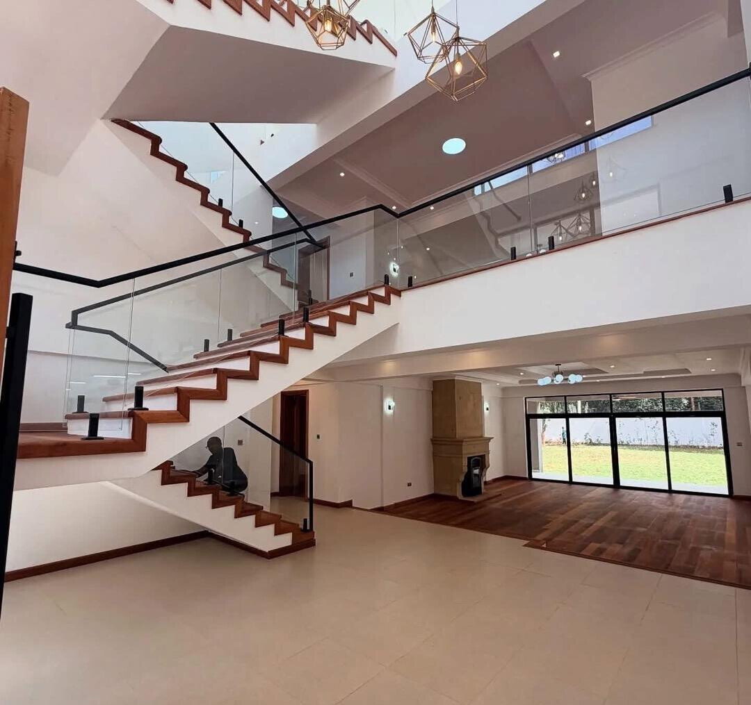 5-Ensuite Townhouse with Rooftop Terrace & Gazebo – Karen