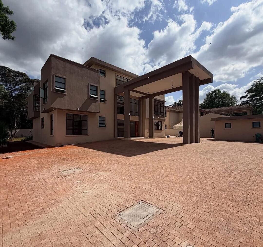 5-Ensuite Townhouse with Rooftop Terrace & Gazebo – Karen