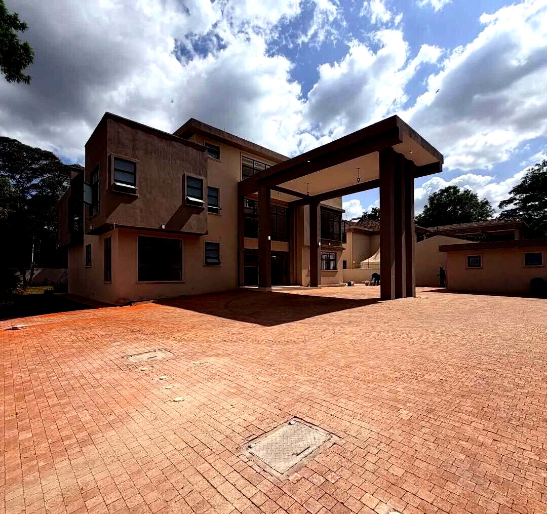 5-Ensuite Townhouse with Rooftop Terrace & Gazebo – Karen