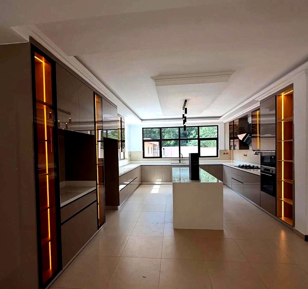 5-Ensuite Townhouse with Rooftop Terrace & Gazebo – Karen
