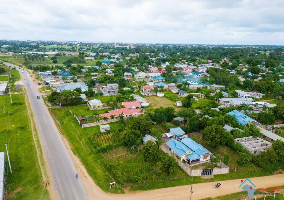1/8 Acre Plot Under 1M