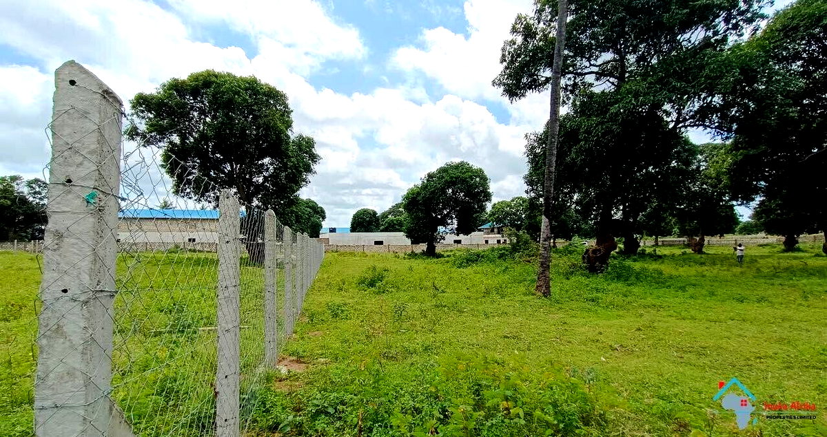 1/8 Acre Plot Under 1M