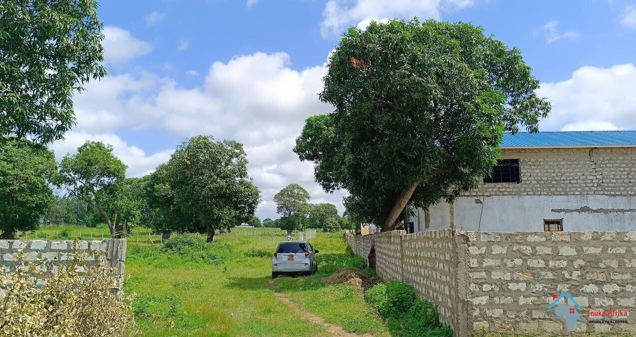 1/8 Acre Plot Under 1M
