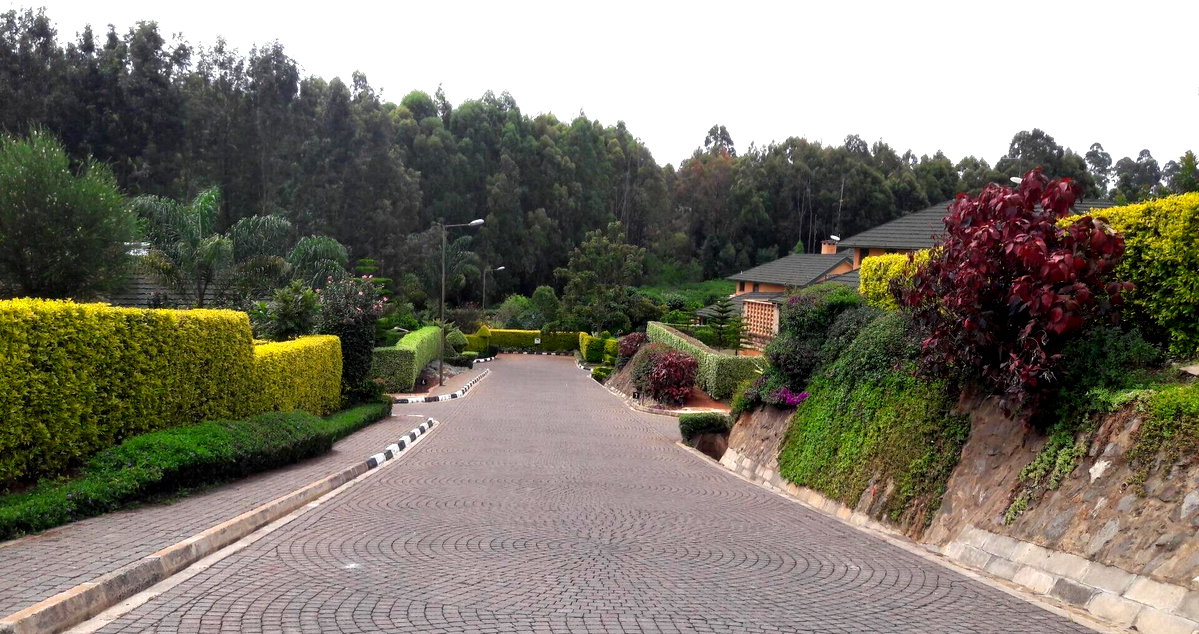 5-Ensuite Townhouse with Fireplace & Big Garden – Karen