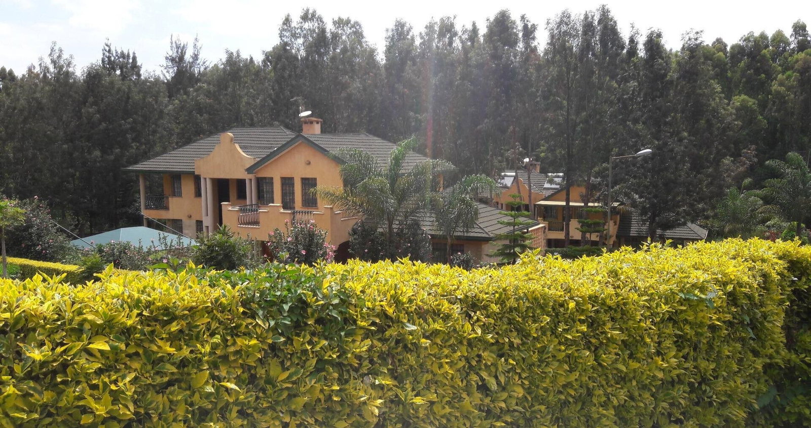 5-Ensuite Townhouse with Fireplace & Big Garden – Karen