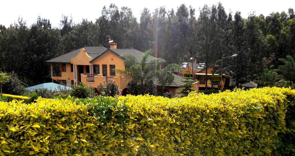 5-Ensuite Townhouse with Fireplace & Big Garden – Karen