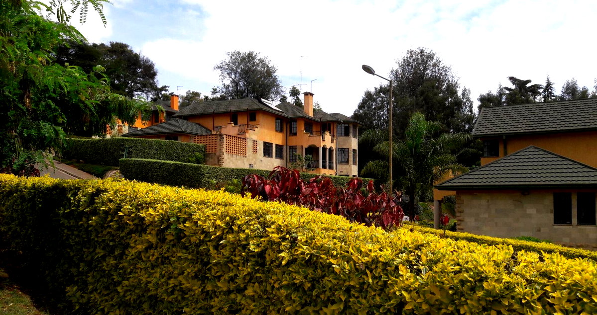5-Ensuite Townhouse with Fireplace & Big Garden – Karen