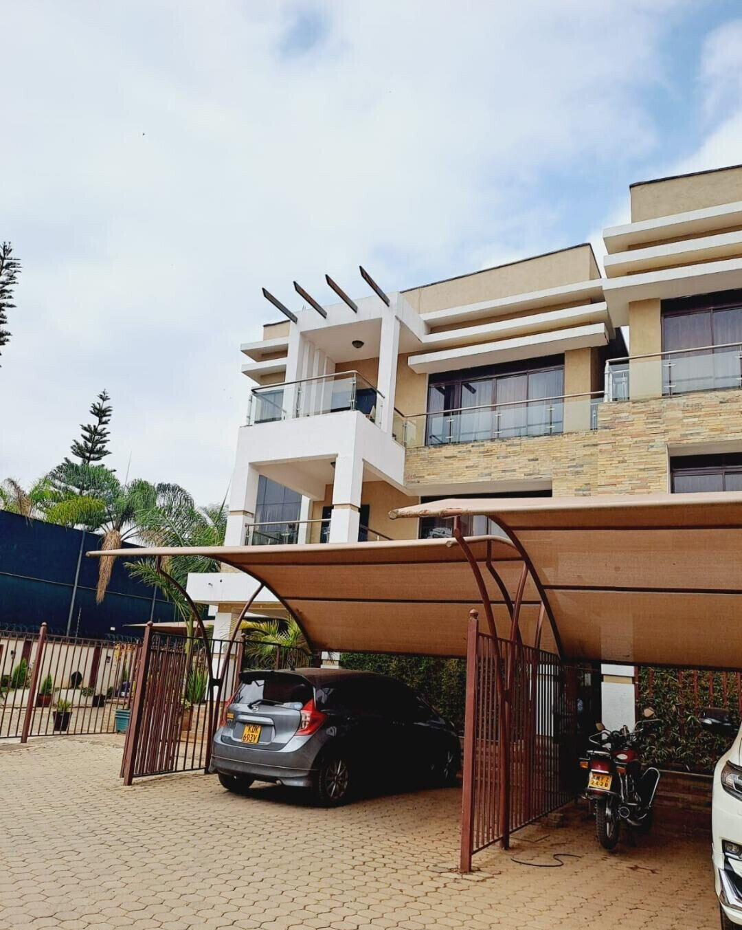 5-Bed Townhouse with Solar Hot Water & Gym - Lavington