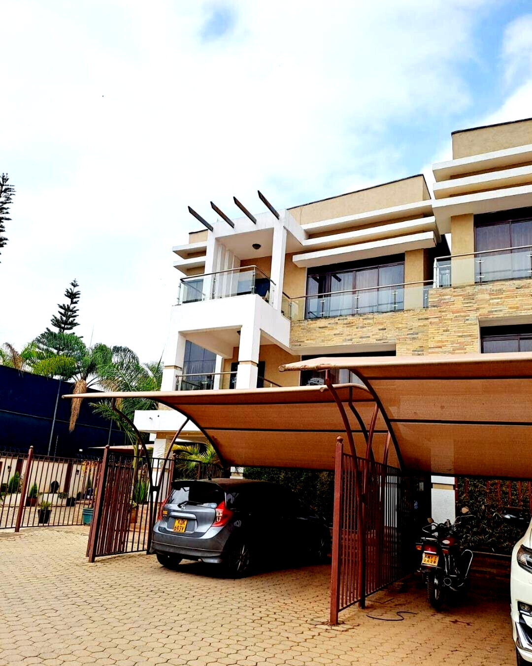 5-Bed Townhouse with Solar Hot Water & Gym - Lavington