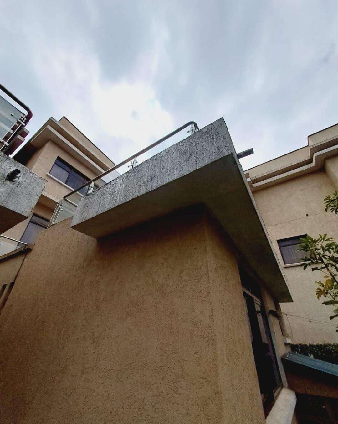5-Bed Townhouse with Solar Hot Water & Gym - Lavington