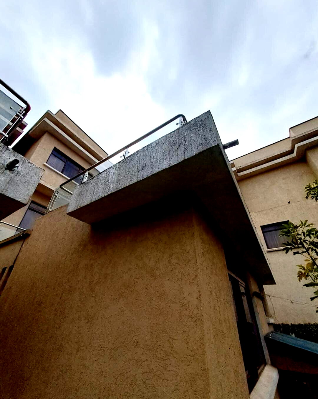 5-Bed Townhouse with Solar Hot Water & Gym - Lavington
