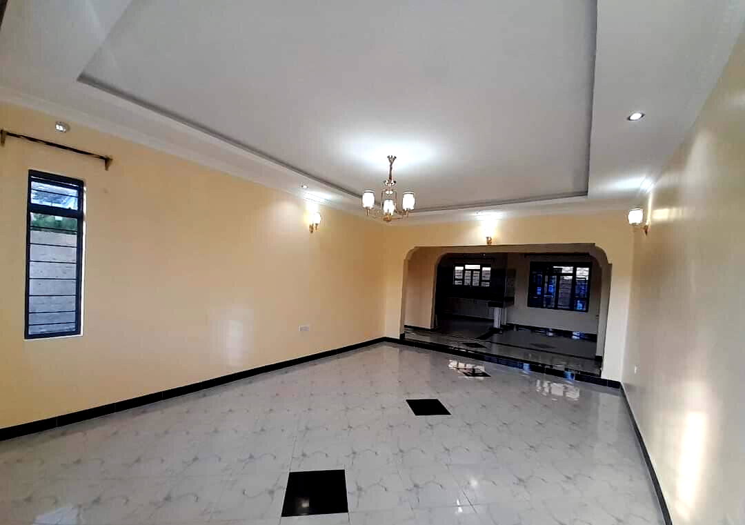 Hidden Flat Roof 4BR Townhouse 250m Off Tarmac - Rimpa