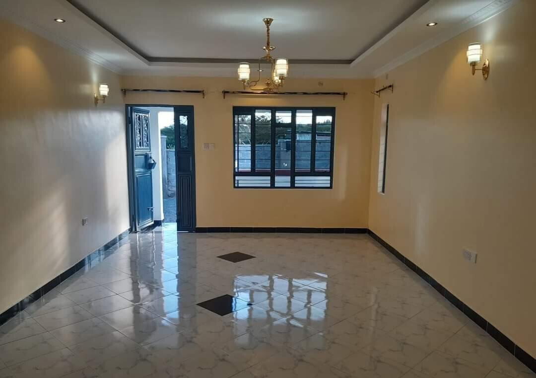 Hidden Flat Roof 4BR Townhouse 250m Off Tarmac - Rimpa