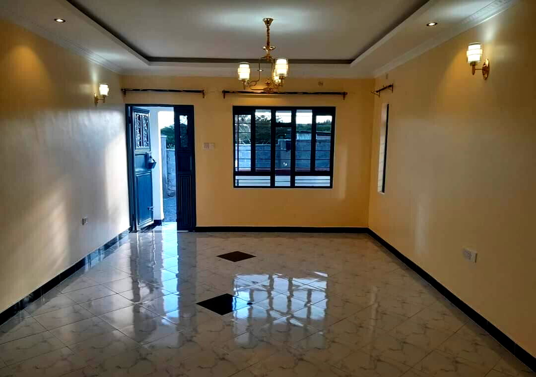 Hidden Flat Roof 4BR Townhouse 250m Off Tarmac - Rimpa