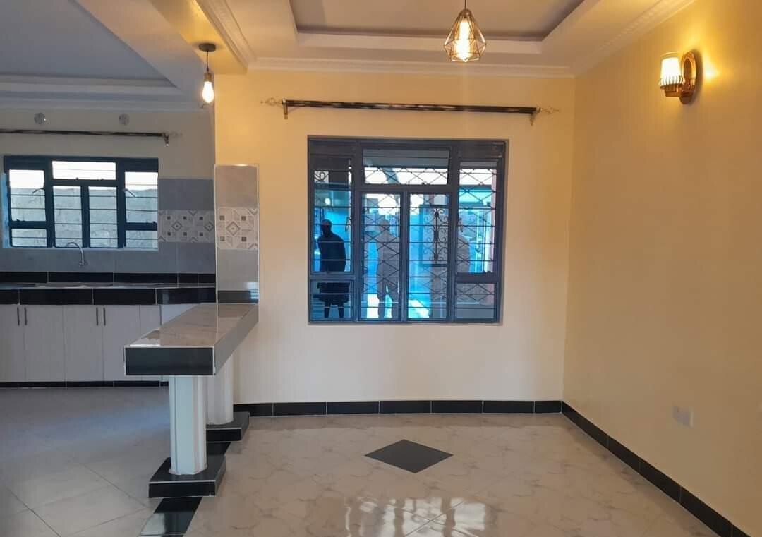 Hidden Flat Roof 4BR Townhouse 250m Off Tarmac - Rimpa