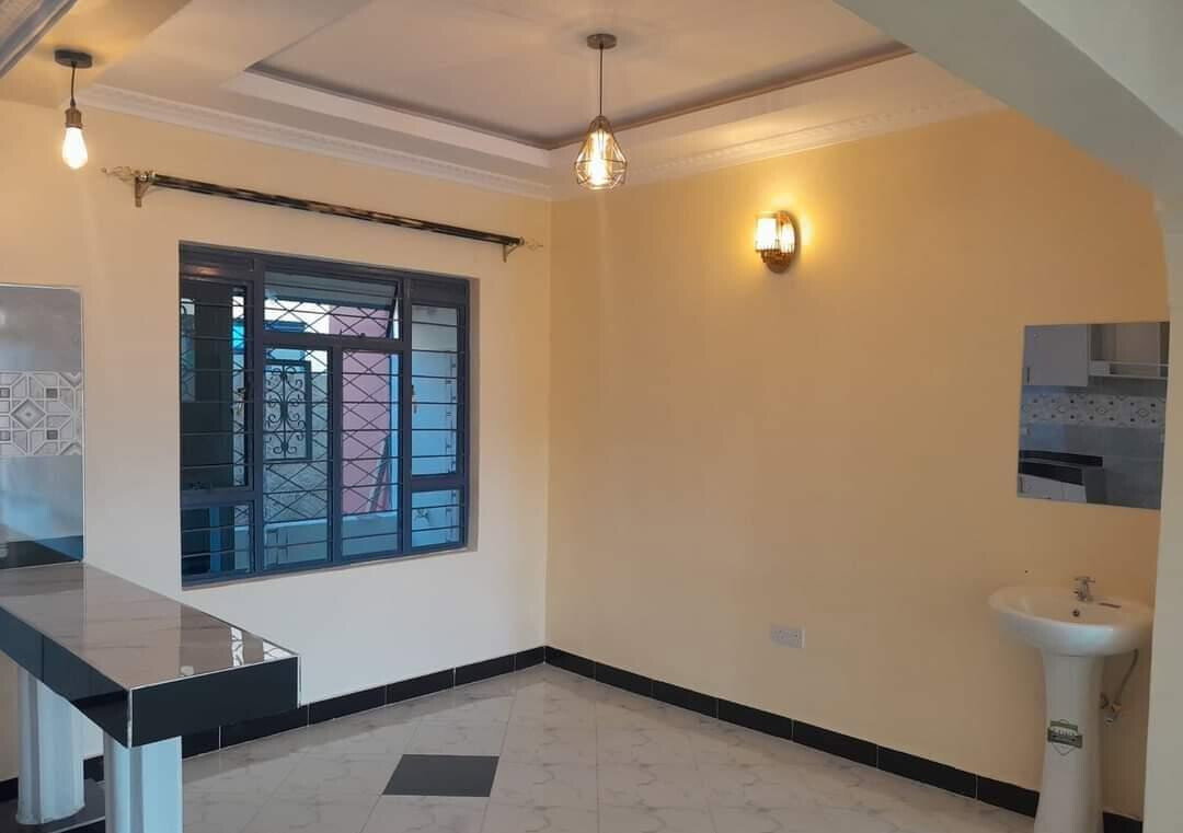 Hidden Flat Roof 4BR Townhouse 250m Off Tarmac - Rimpa