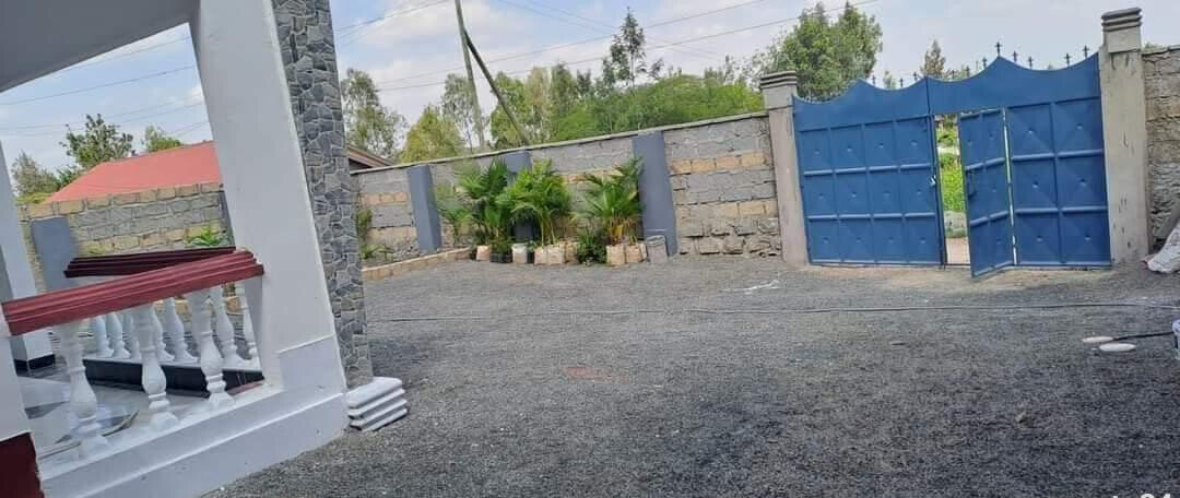 Hidden Flat Roof 4BR Townhouse 250m Off Tarmac - Rimpa