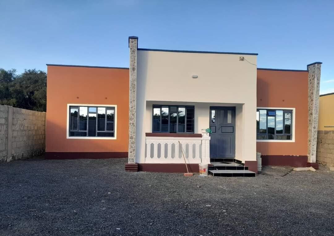 Hidden Flat Roof 4BR Townhouse 250m Off Tarmac - Rimpa