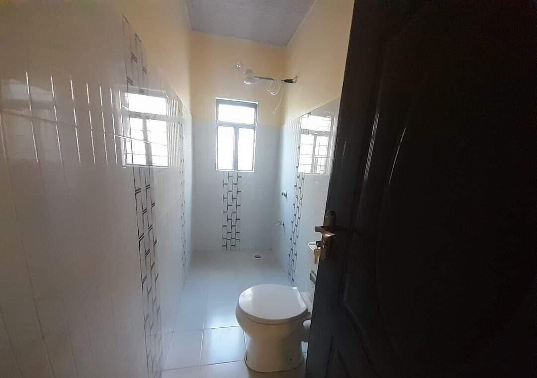Hidden Flat Roof 4BR Townhouse 250m Off Tarmac - Rimpa