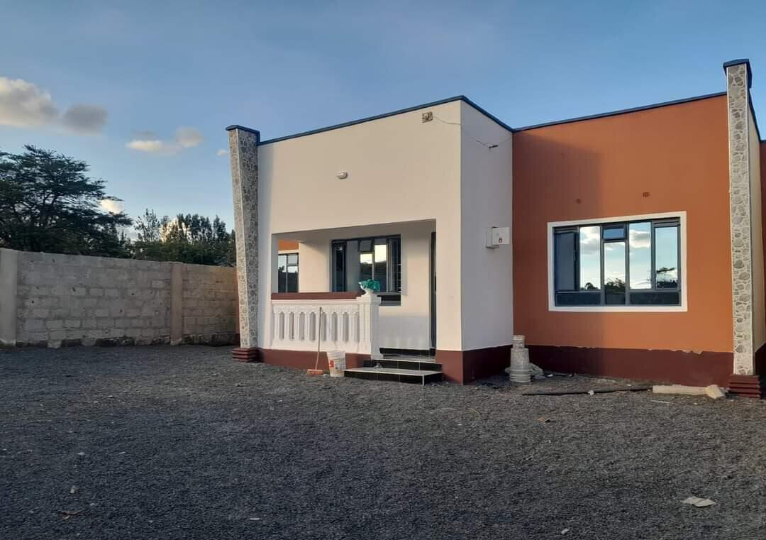 Hidden Flat Roof 4BR Townhouse 250m Off Tarmac - Rimpa