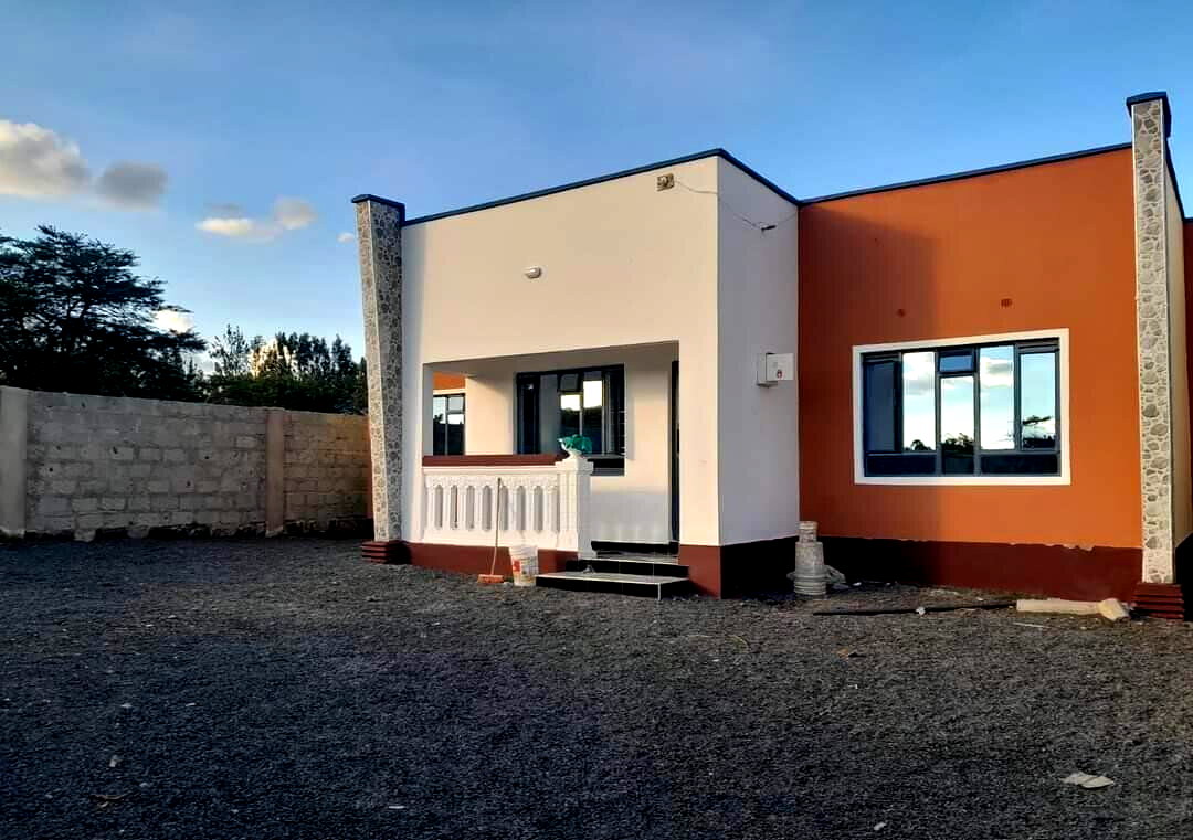 Hidden Flat Roof 4BR Townhouse 250m Off Tarmac - Rimpa