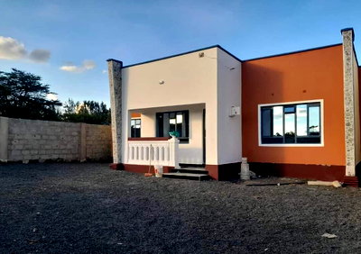 Hidden Flat Roof 4BR Townhouse 250m Off Tarmac - Rimpa