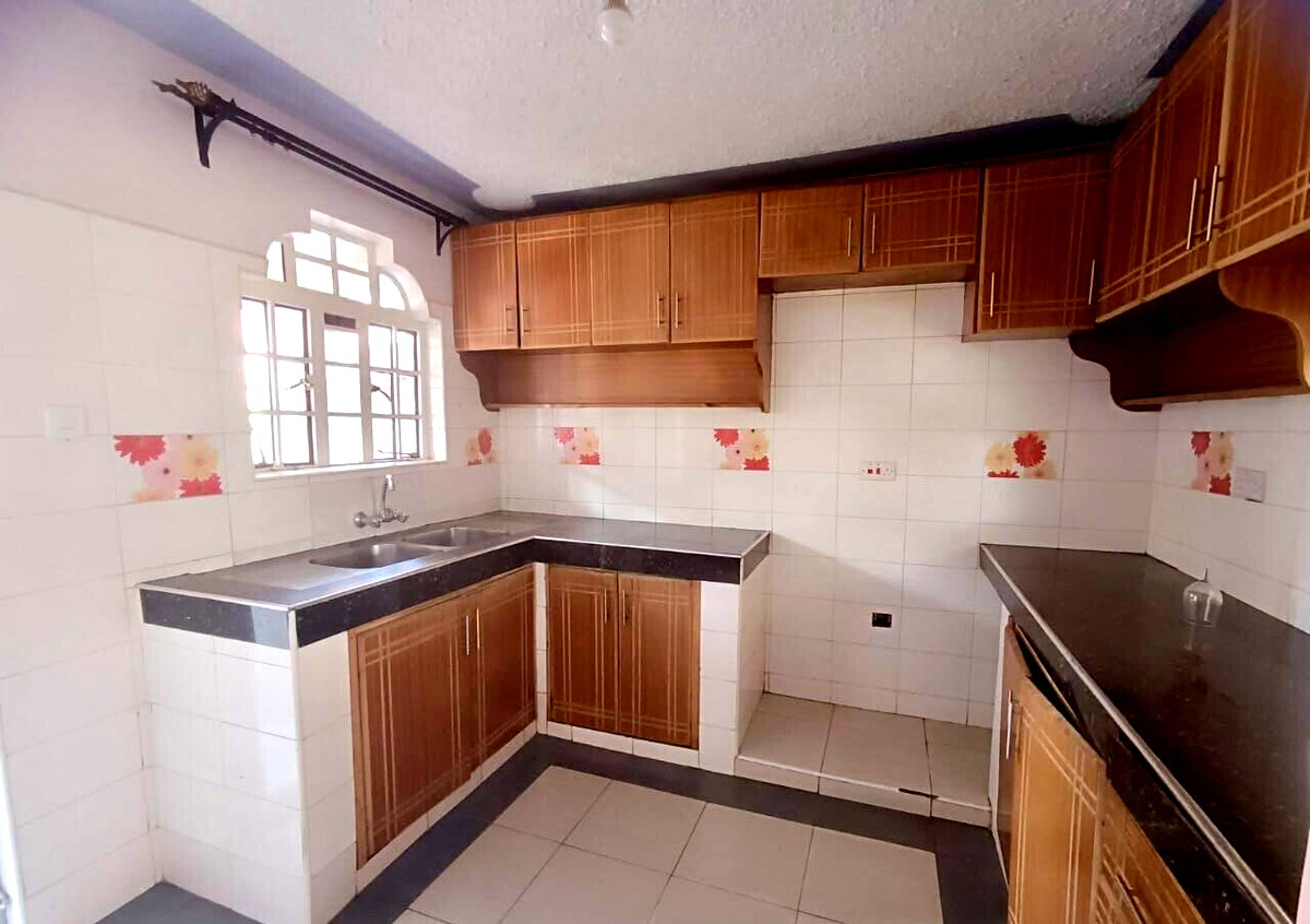 5BR Maisonette with Kitchen Garden & Ready Title - Membley