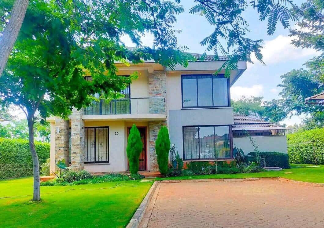 1/3-Acre Executive Townhouse with DSQ & Electric Fence - Ridgeways