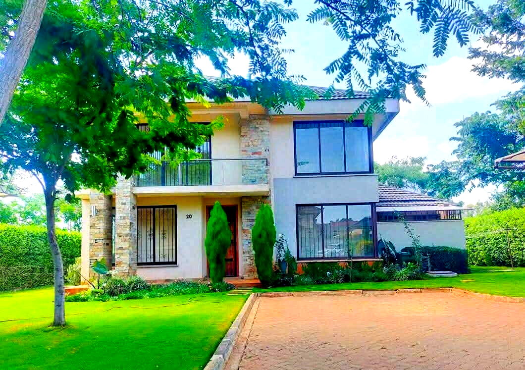1/3-Acre Executive Townhouse with DSQ & Electric Fence - Ridgeways
