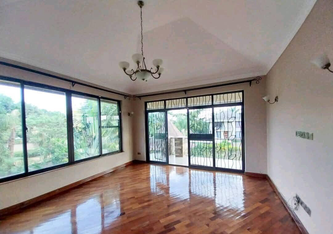 1/3-Acre Executive Townhouse with DSQ & Electric Fence - Ridgeways