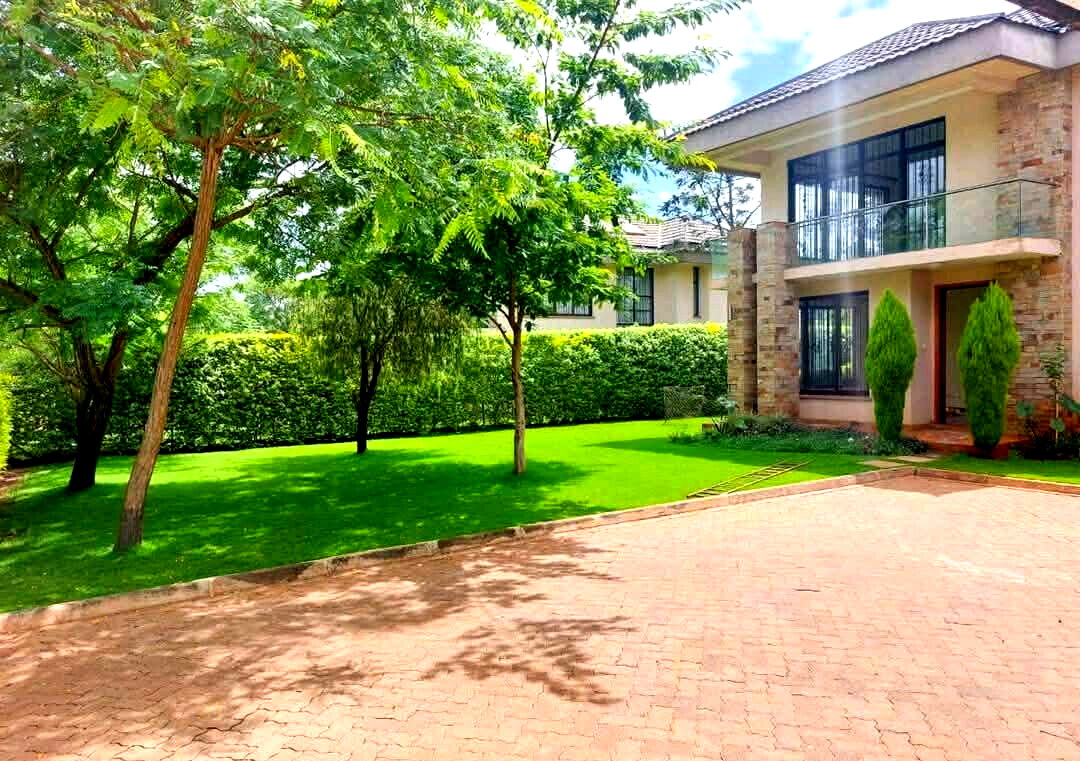 1/3-Acre Executive Townhouse with DSQ & Electric Fence - Ridgeways