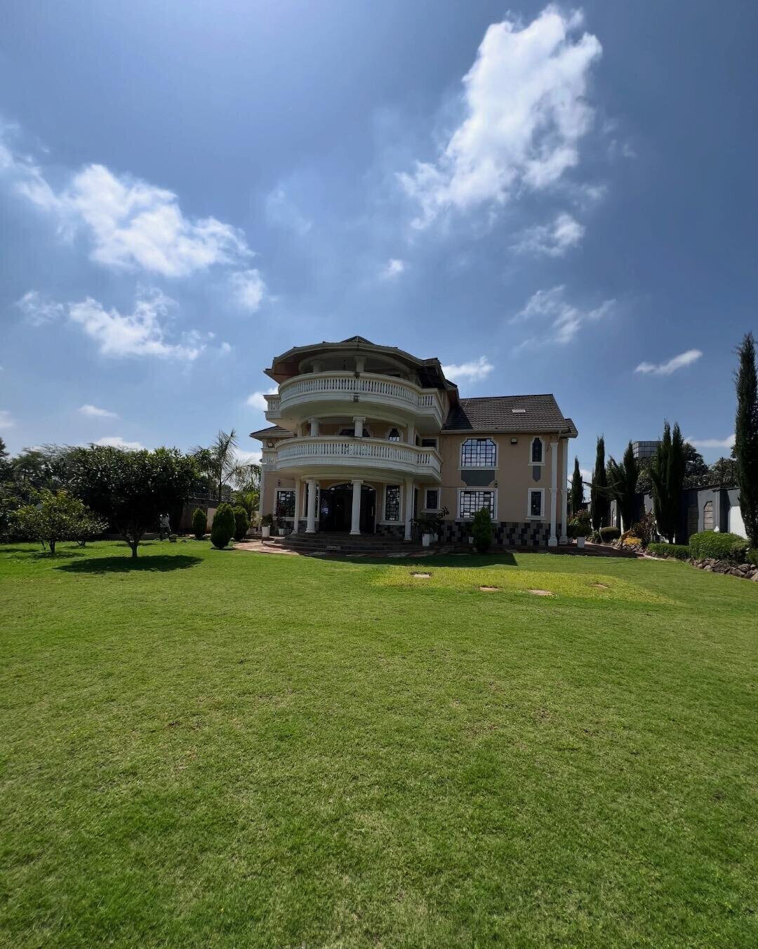 Half Acre 6BR Haven at KSh 500K