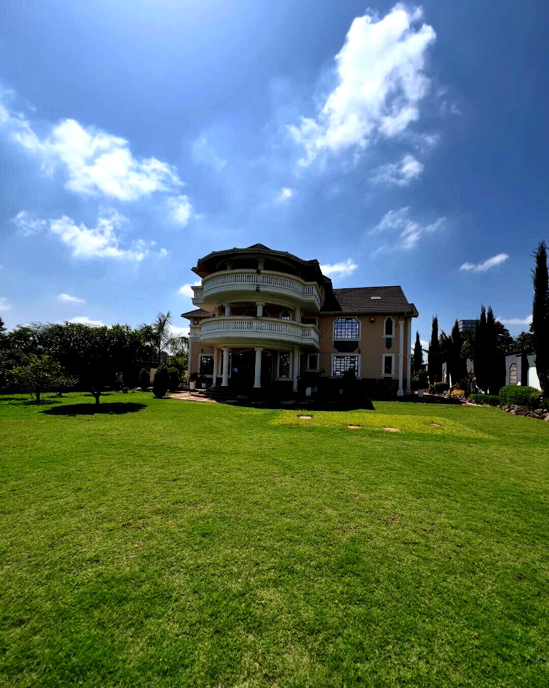 Half Acre 6BR Haven at KSh 500K