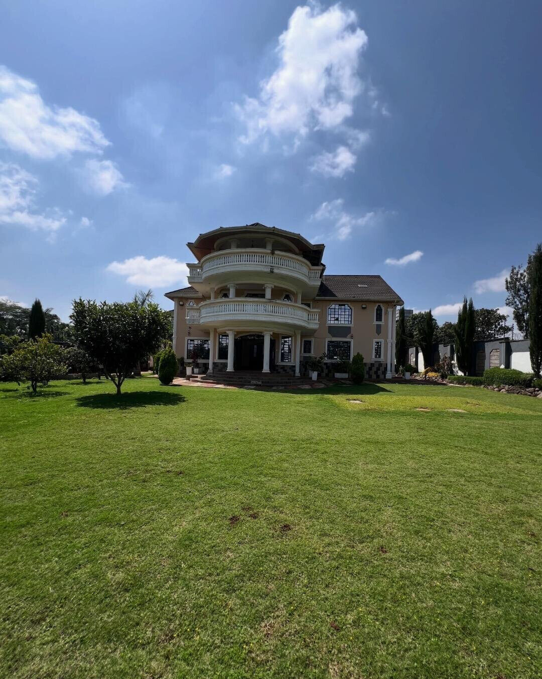 Half Acre 6BR Haven at KSh 500K