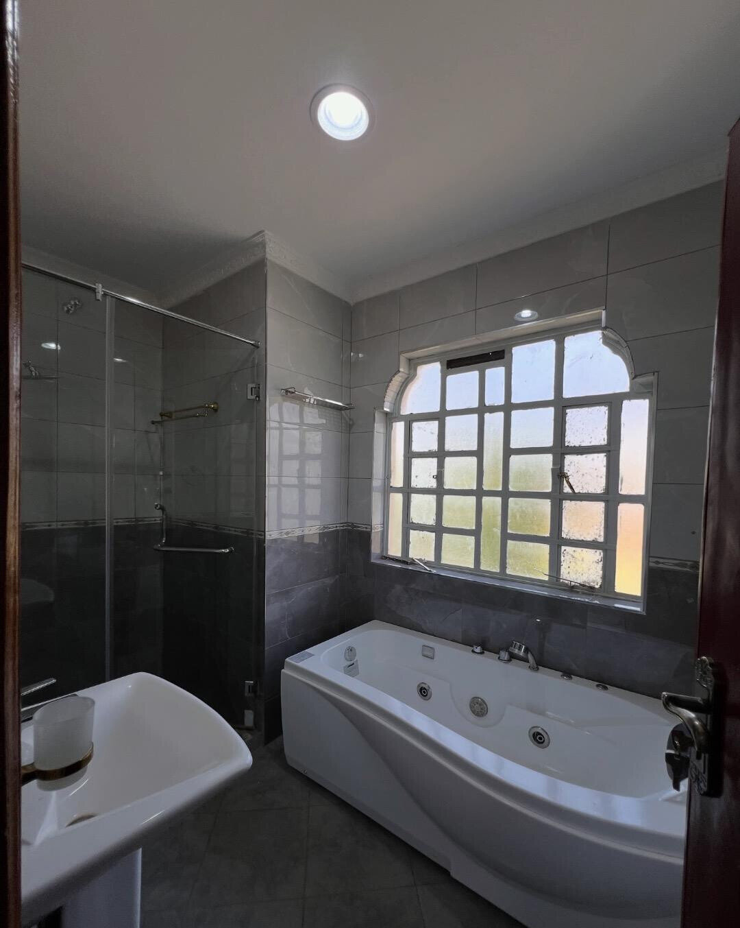 Half Acre 6BR Haven at KSh 500K